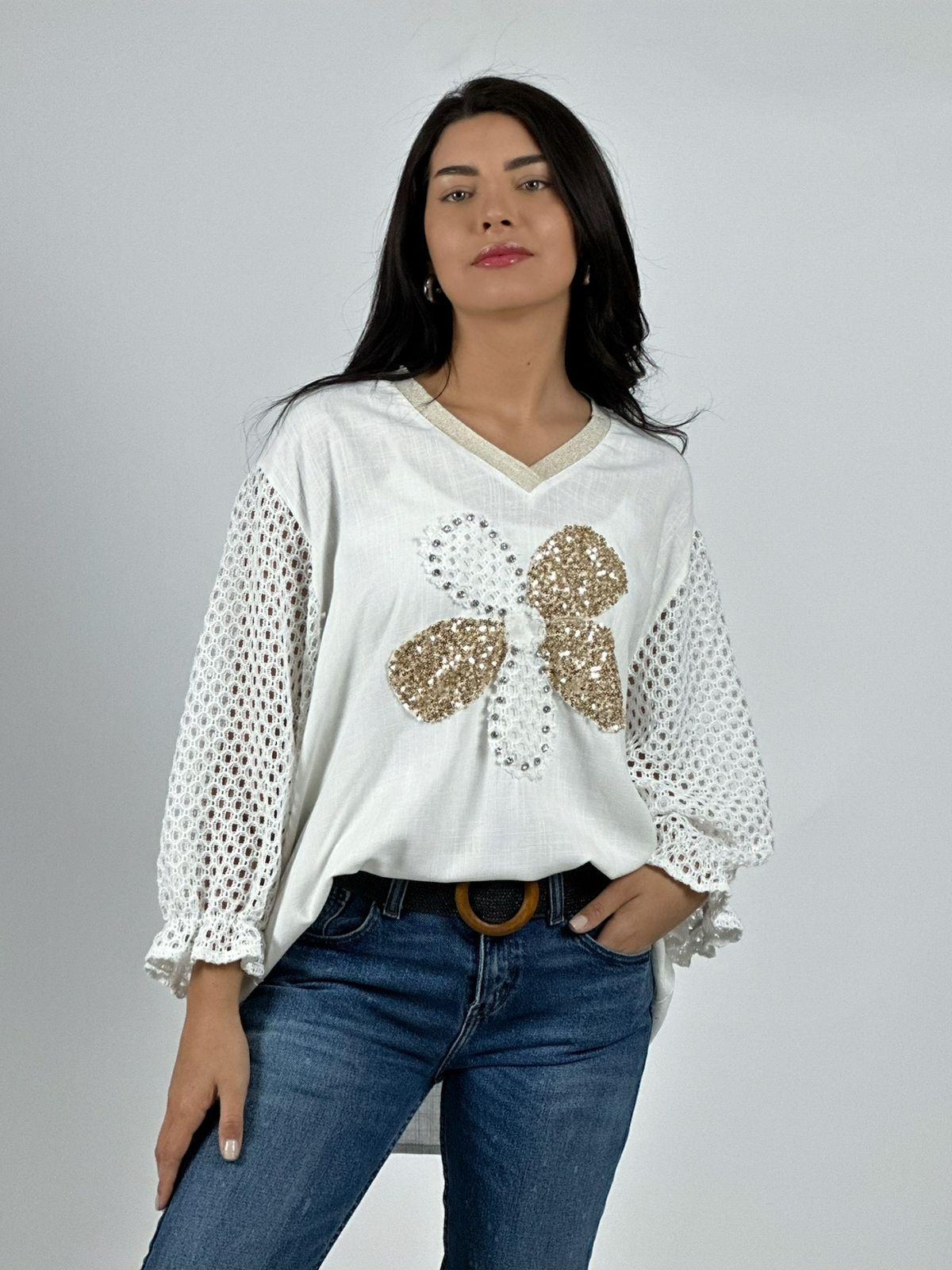Polera Mangas Tejidas y Flor con Brillos