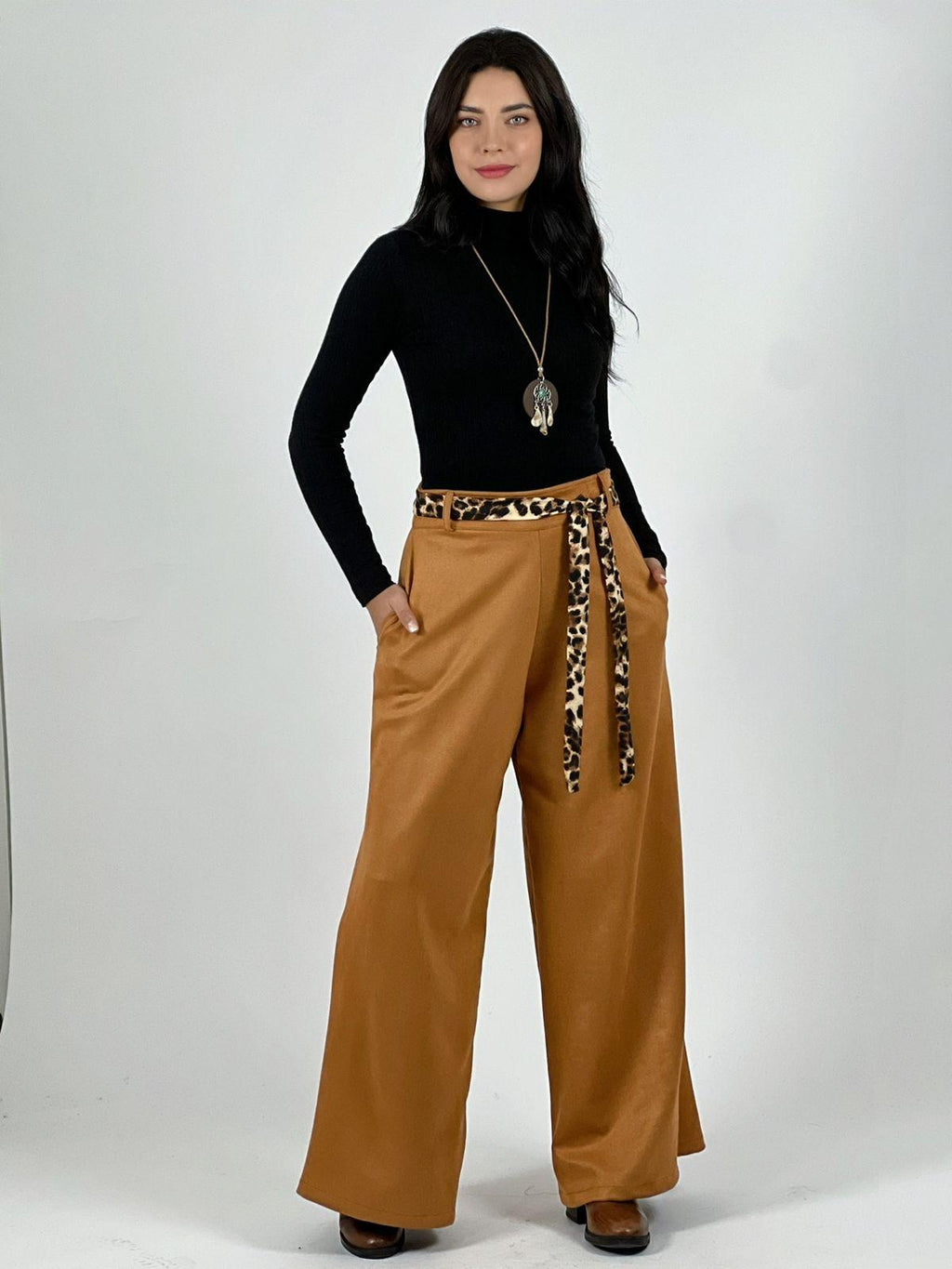 Pantalón Gamuza con Cinturon Print